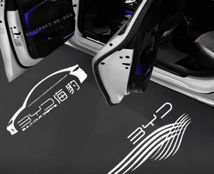 Đèn chào mừng BYD M6